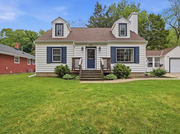 1311 Garfield AVENUE, Waukesha, WI 53186