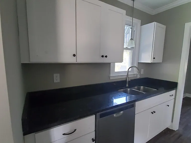 1711 Oak Dr — Photo 5