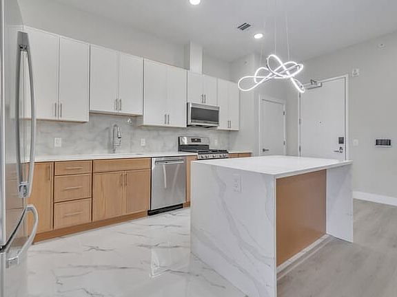 3rd image of 23-36 Bloomfield Ave #888a74c4b