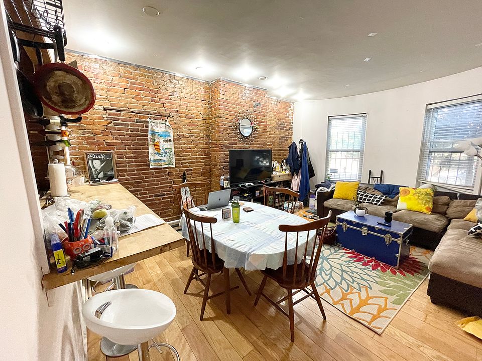 1st image of 204 Northampton St APT 1