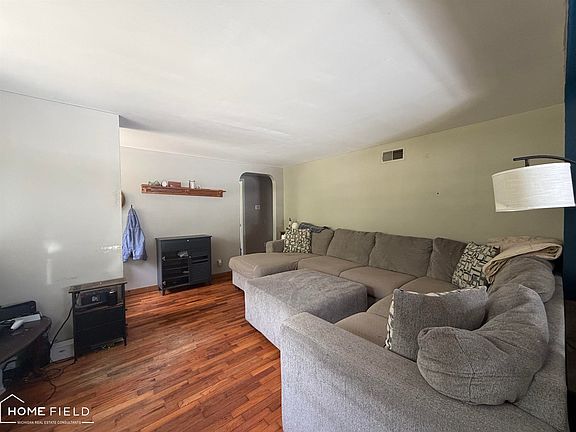 4th image of 11700 Park Dr