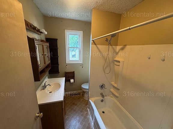 3rd image of 404 E 7th St