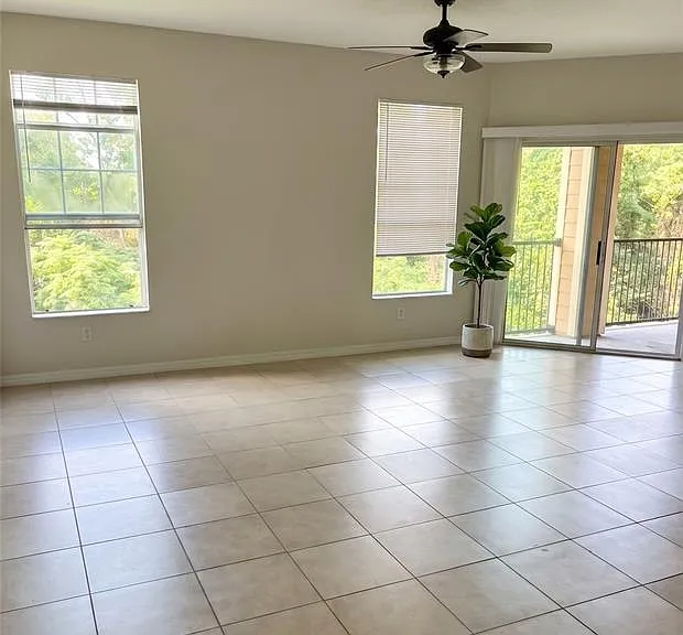 1995 Erving Cir #307 — Photo 4