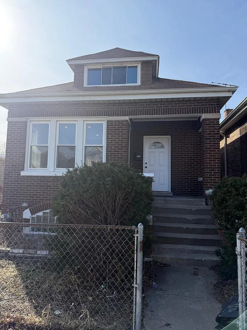 4 bed, 3125 sqft, $2,300 — Photo 1
