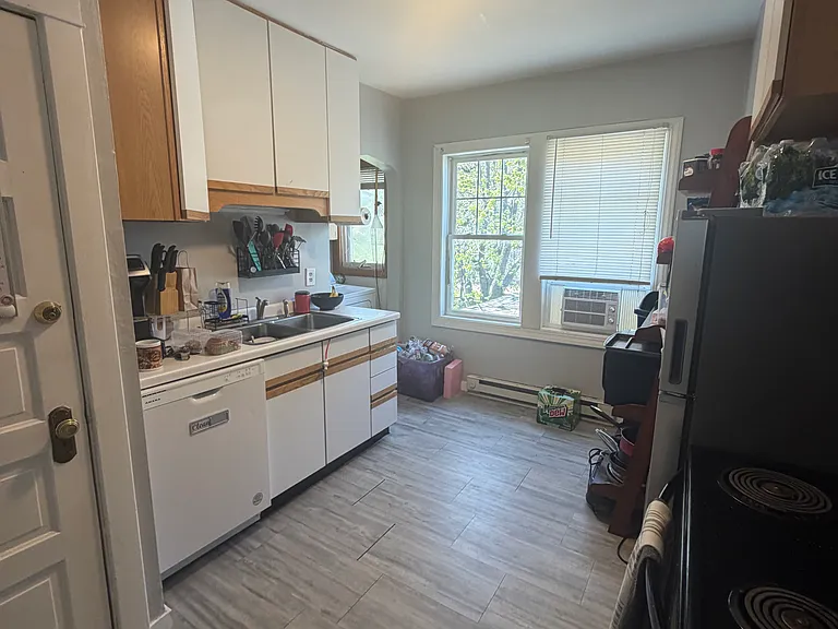 1231 E 9th St #2 — Photo 7