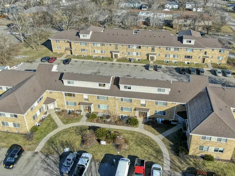 Twin Oaks Apartments — Photo 4