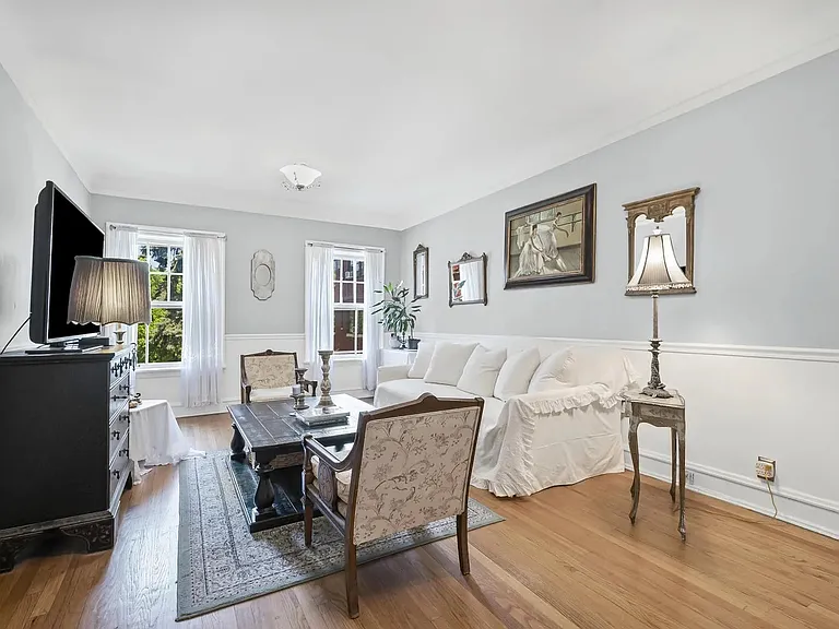 906 Oakton St #2 — Photo 6