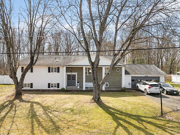 2nd image of 917 Forest Rd