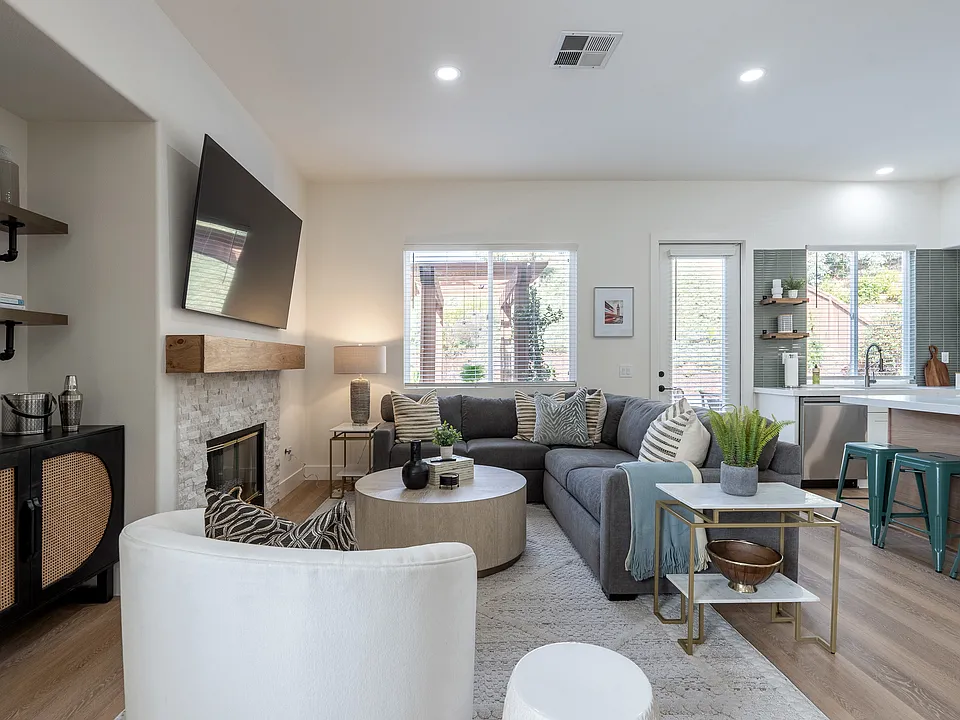 31098 Dog Leg Cir