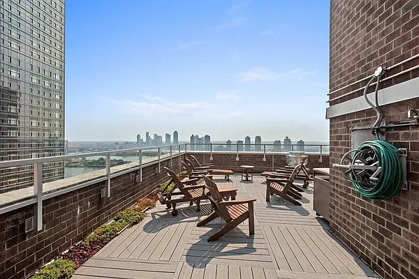 Rented by Level Group | media 11
