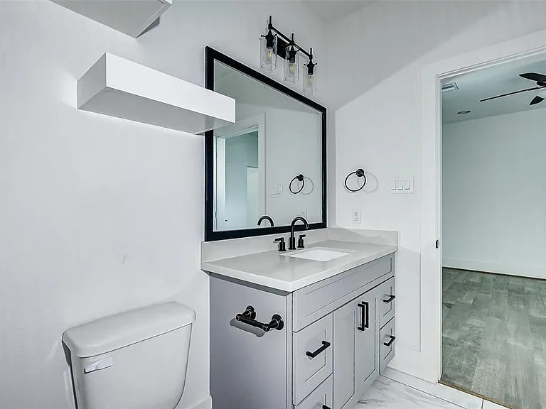 2407 Anita St #B — Photo 12