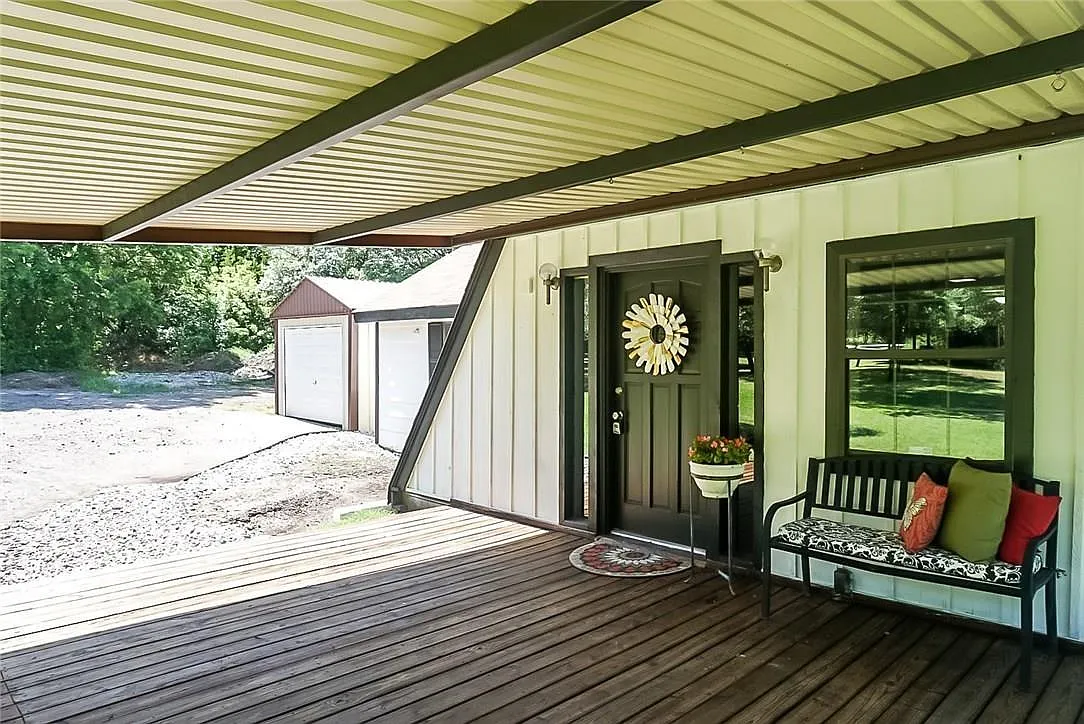 Huge covered front porch - 1131 Redbud Ln