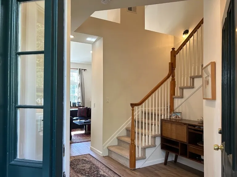 68 Kent Dr — Photo 3
