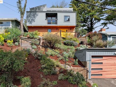 6825 Paso Robles Dr, Oakland, CA, 94611