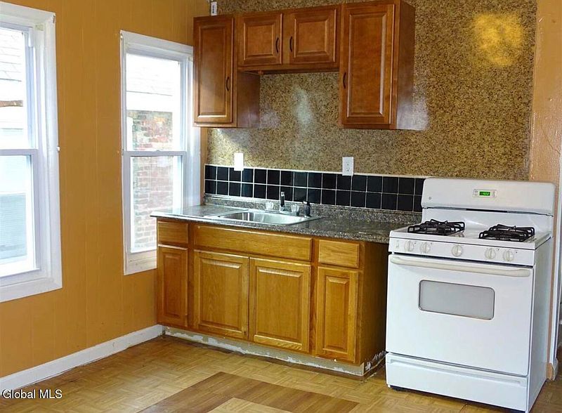 3rd image of 1060 Raymond Street