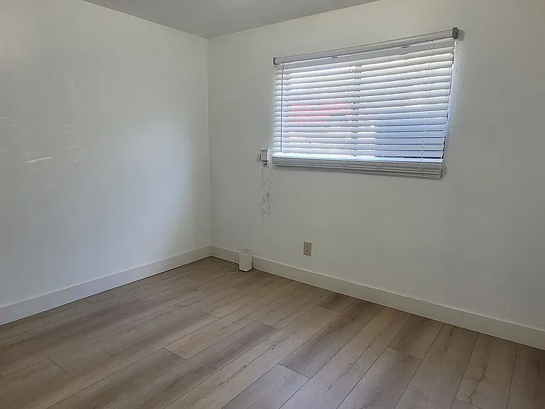 627 N 600 W #10 — Photo 4