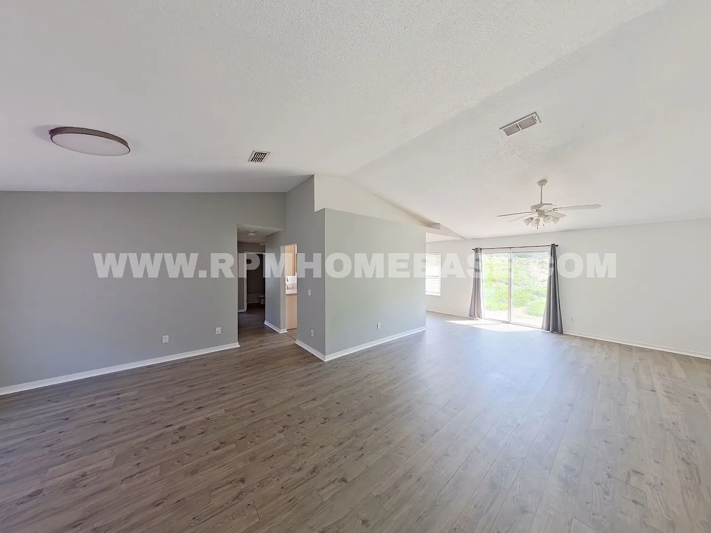 Charming Pet-Friendly Home with Fresh Updates in South Crestview — Photo 3