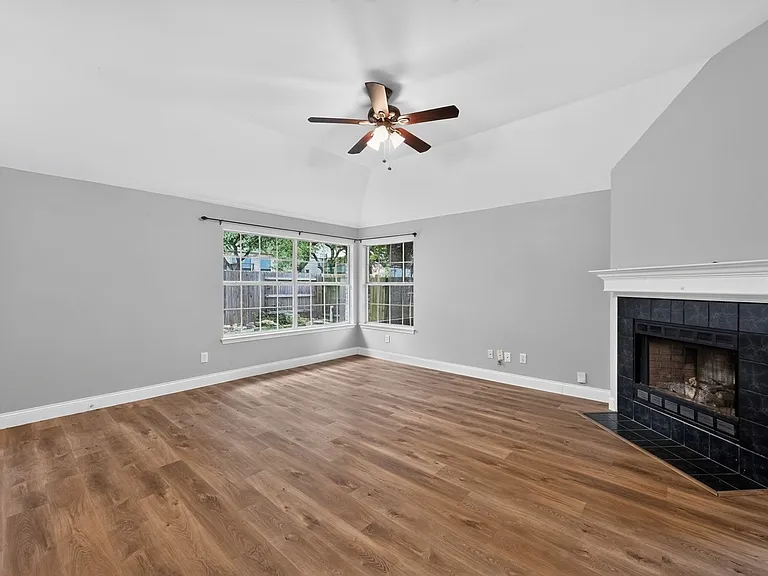 3822 Newland Dr — Photo 3