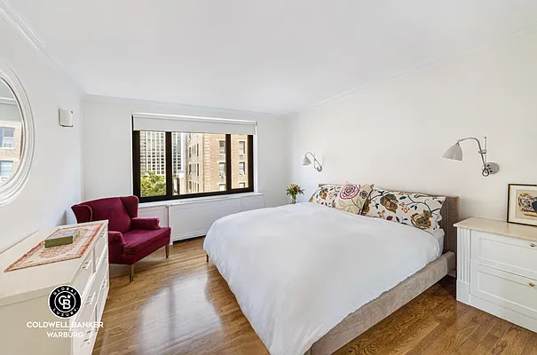 Rented by Coldwell Banker Warburg | media 11