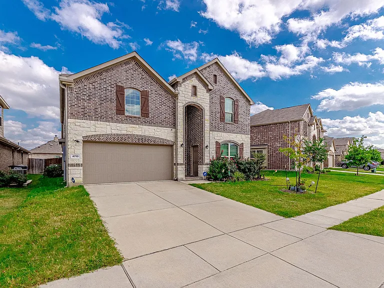 4713 Lake Cove Way — Photo 2