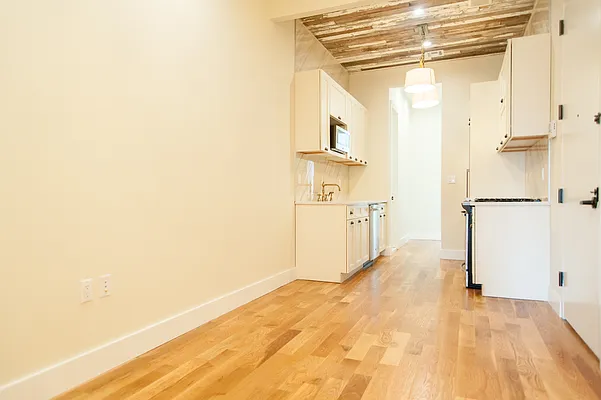 Rented by Nooklyn NYC LLC | media 137
