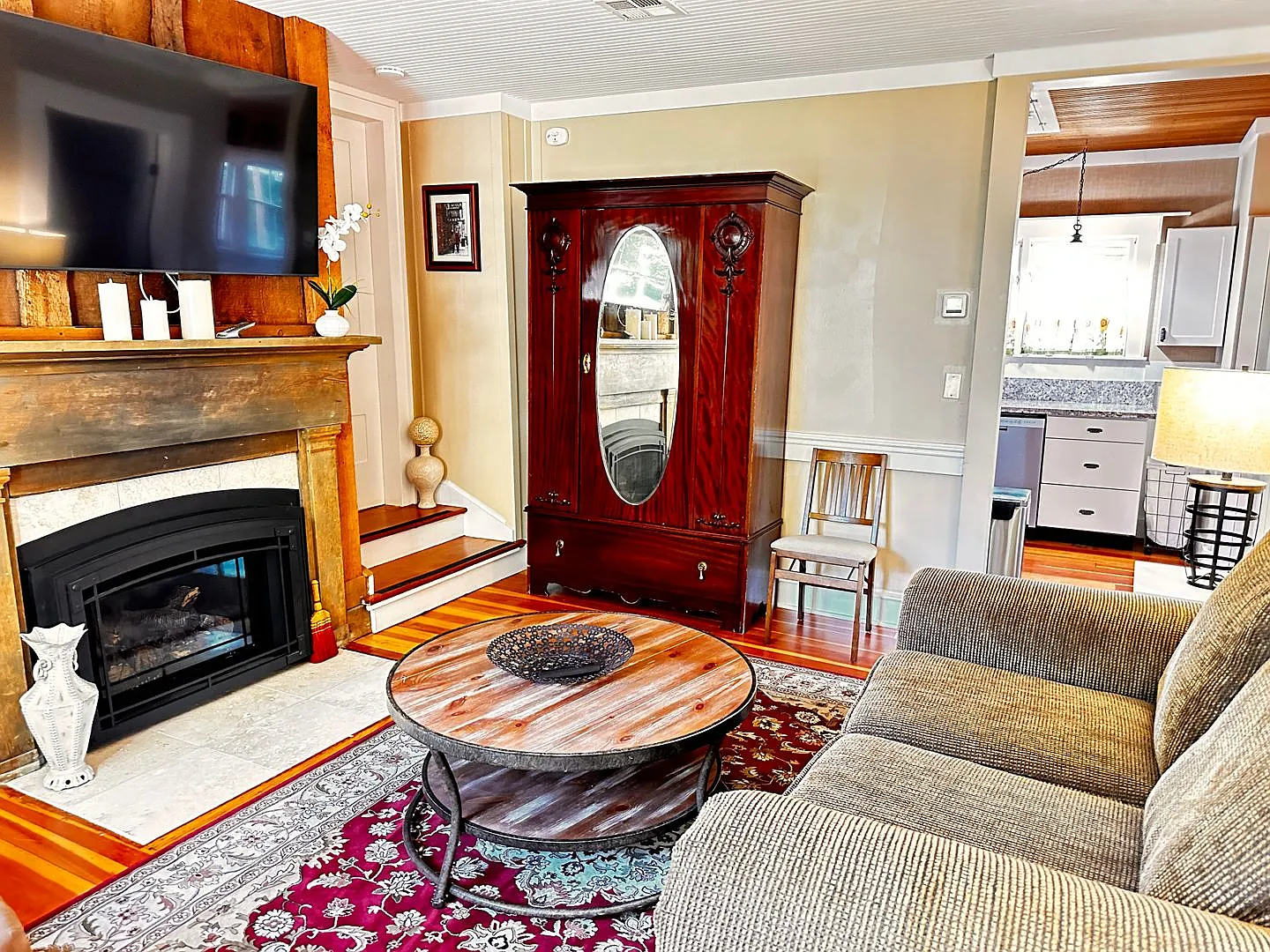 Fireside Cottage in the Heart of Jacksonville $300 Utility fee — Photo 3