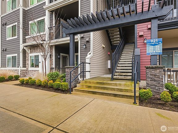 4th image of 921 Westridge Way NE #407