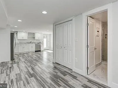 909 Delafield Pl NW — Photo 2