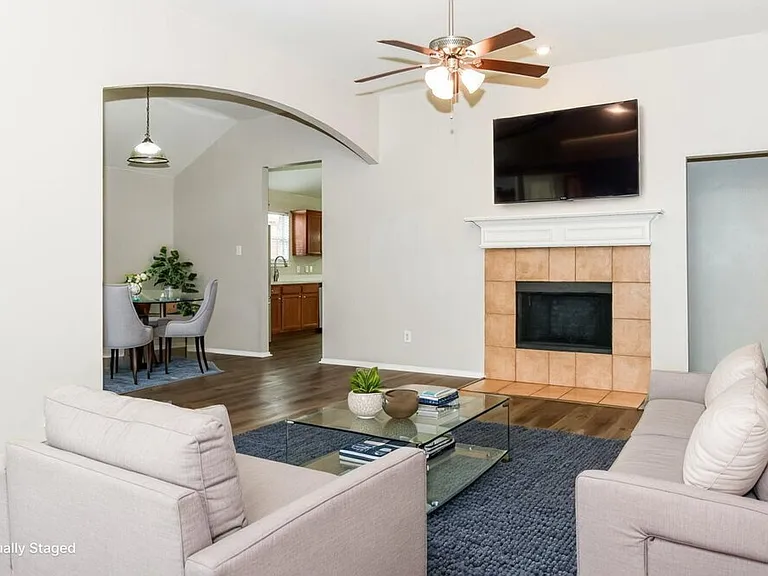 1328 Riviera Dr — Photo 4