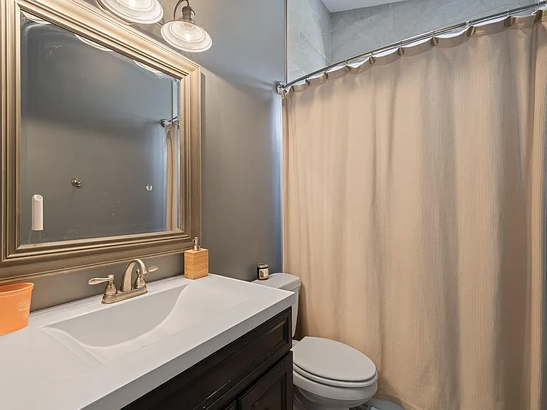 Bathroom in second bedroom