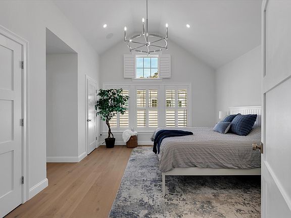 4th image of 4 Cobblestone Circle