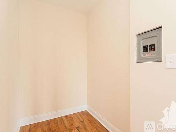3rd image of 818 W Diversey Pkwy APT D