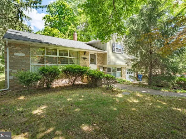 14 Lower Hilltop Rd, Yardley, PA 19067