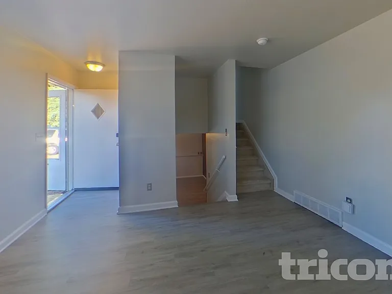 1338 Mears Dr — Photo 3
