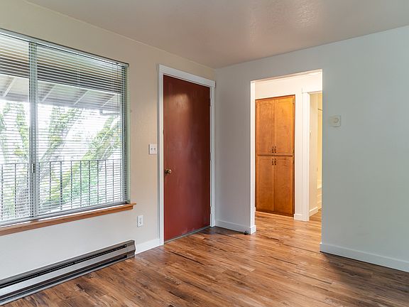 4th image of 1841 Queen Ave SW