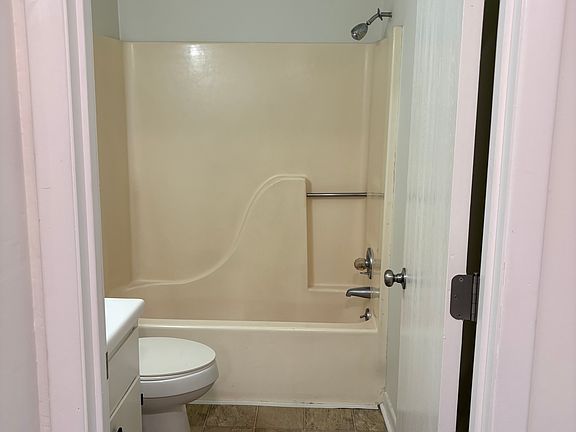 5th image of 124 Lee St APT B-13