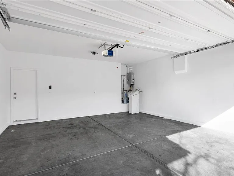 7658 Engleberg Ave — Photo 29