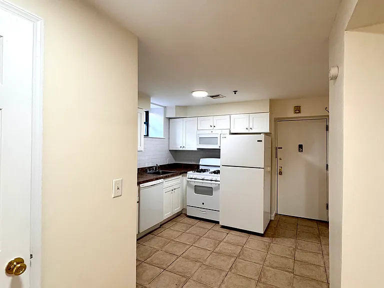 64 Park St #B — Photo 5