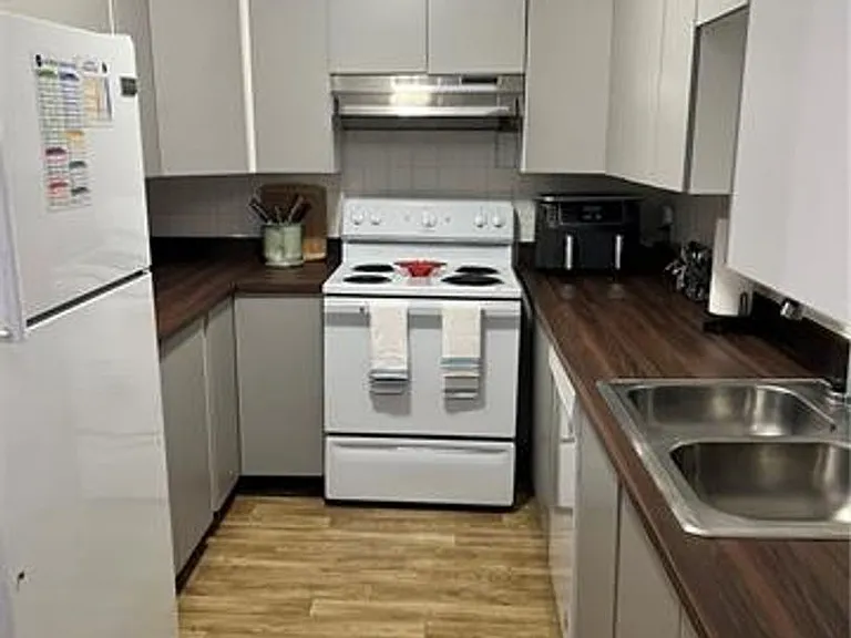 3026 Constance St — Photo 4