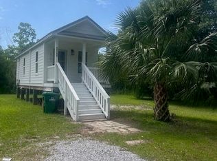 909 Sears Ave, Waveland, MS 39576