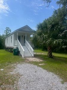 909 Sears Ave, Waveland, MS, 39576