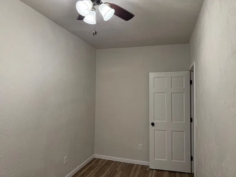 648 W 10th Ave — Photo 12