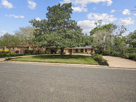 3rd image of 2261 Riverside Dr