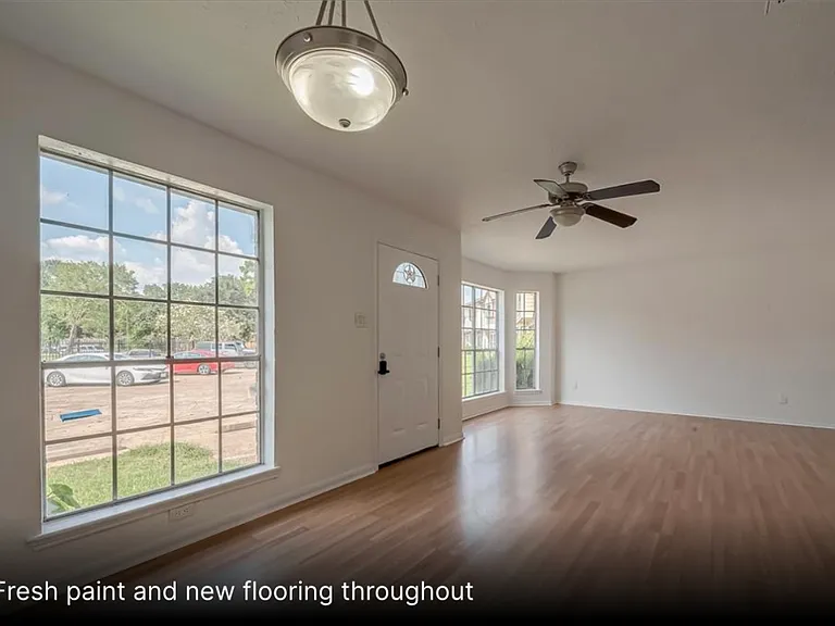 3806 Willow Springs Ln — Photo 2