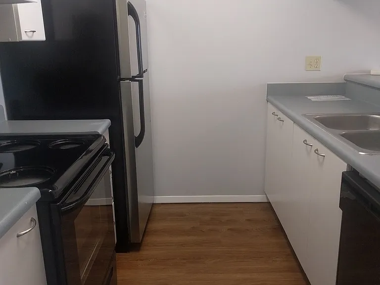 1835 Queen Anne Ave N #103 — Photo 7