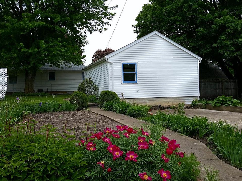 2nd image of 205 College St