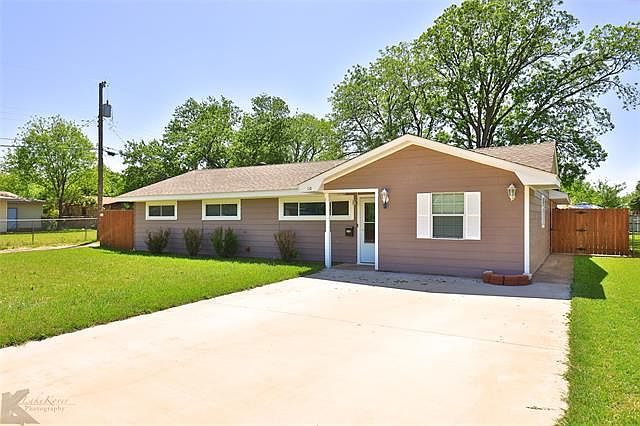 1st image of 10 Erie Cir