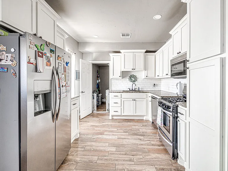 1905 N Park Ave — Photo 9