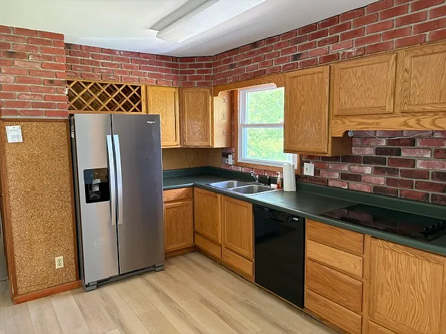 300 Maple St — Photo 1