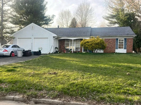 5 Orleans Grn, Coram, NY 11727